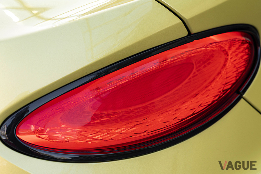 オプションのブラックラインスペシフィケーションで、ライトまわりをブラック化