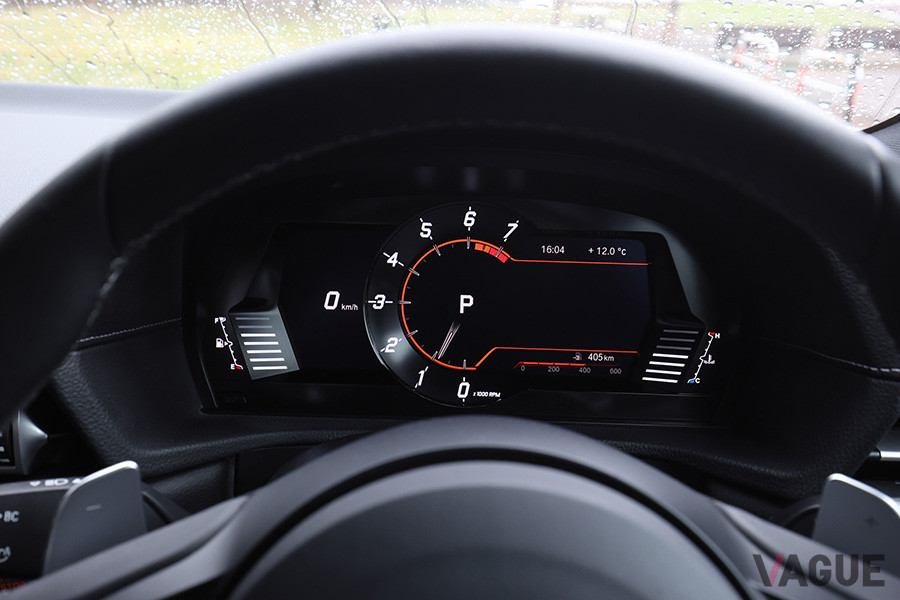 メーターはデジタル式。8.8インチTFT液晶となる