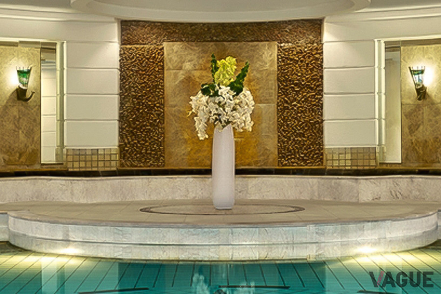 スパ施設ウォーターセラピースイートでは、サウナ、スチームサウナ、ジャグジー、ウォータベッドが用意されている