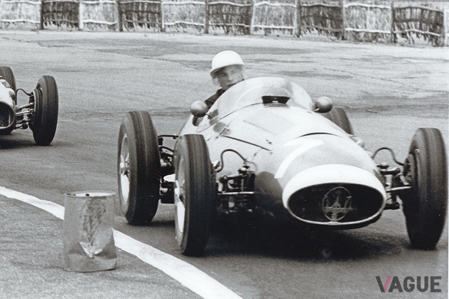 現役時代のスターリング・モスとマセラティ250F