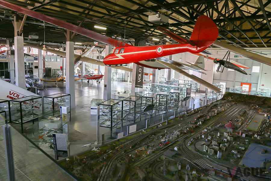 階段を登って、最初に目にするヴォランディア航空公園博物館の風景。これはほんの一部