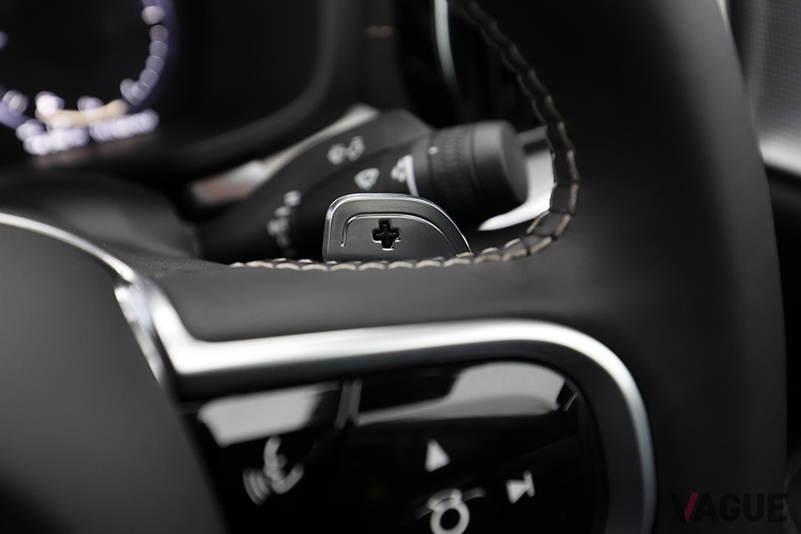 パドルシフトも標準装備