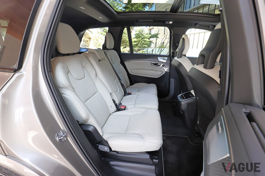 ボルボ「XC90 D5 AWD R-DESIGN」のセカンドシート