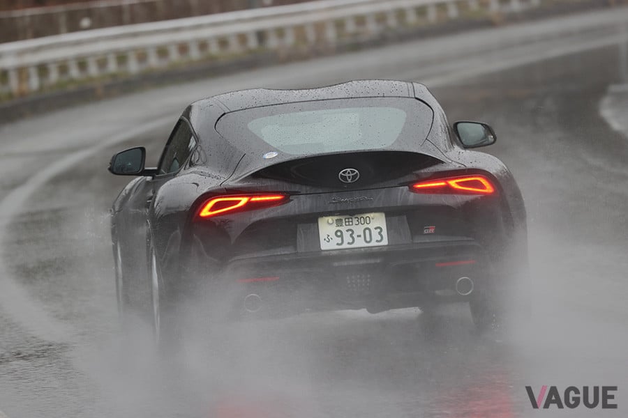 スープラRZの走り。試乗時は大雨