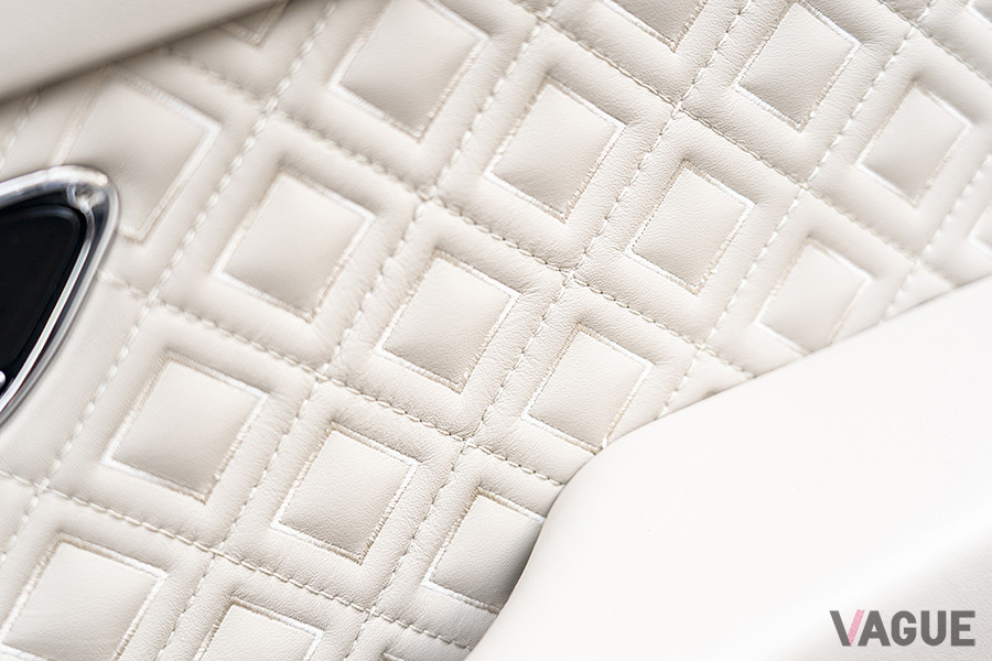 「ダイヤモンド・イン・ダイヤモンド」と呼ばれるレザーのデザイン