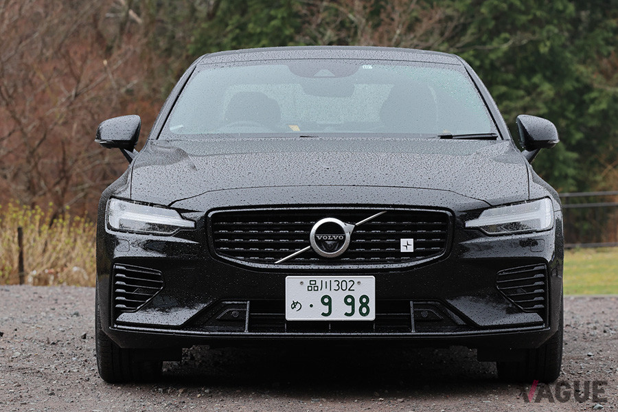 ボルボ「S60 T8ポールスターエンジニアード」は専用のフロントグリルになる