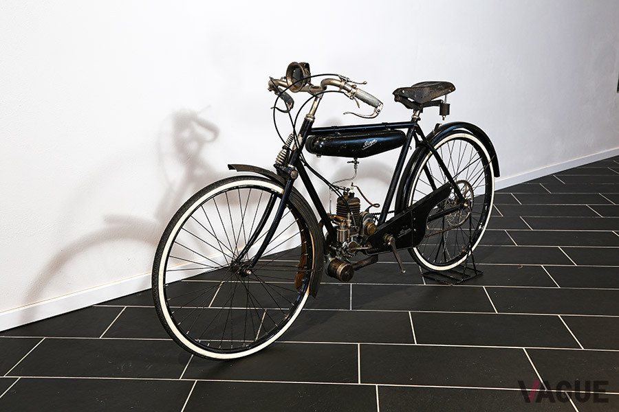 綺麗に整備されたAlcyonのモペットも展示されている