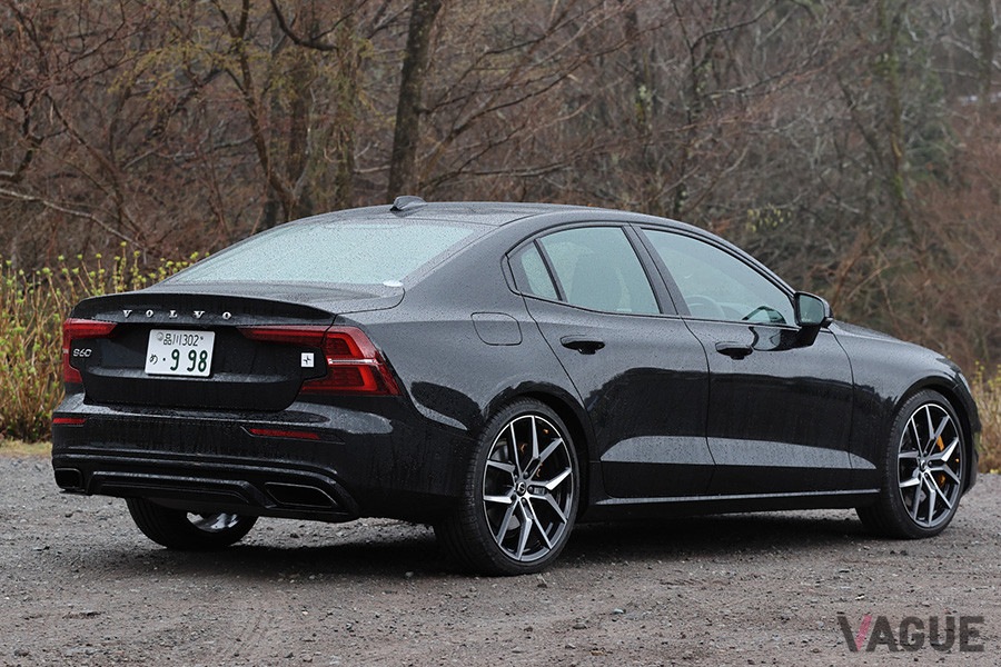 リアバンパーもポールスター専用