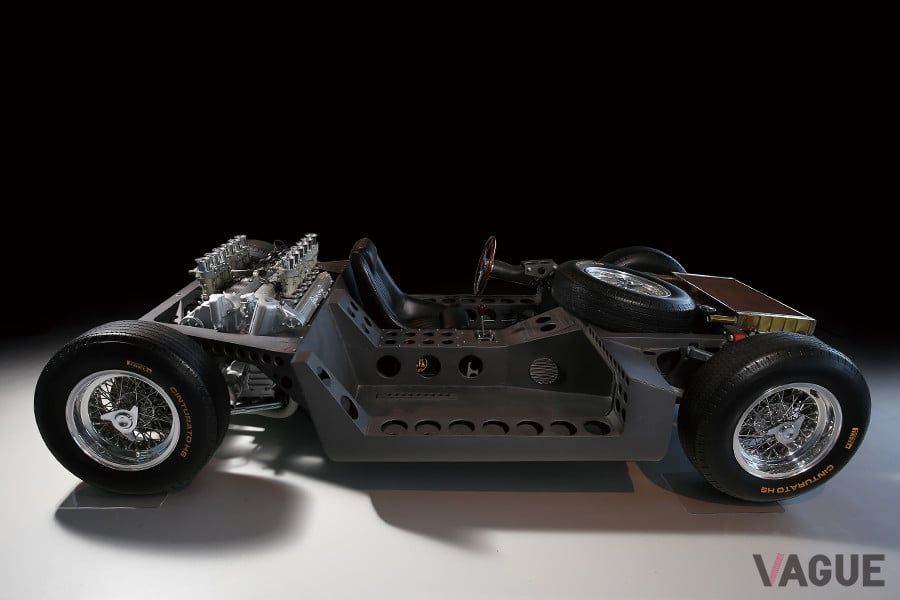 モックアップでボディデザインを先に見せるコンセプトカーはよくあるが、ミウラの場合はその逆、シャシとパワートレインを披露した