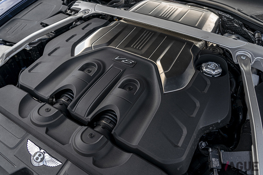 3996ccのV型8気筒エンジン