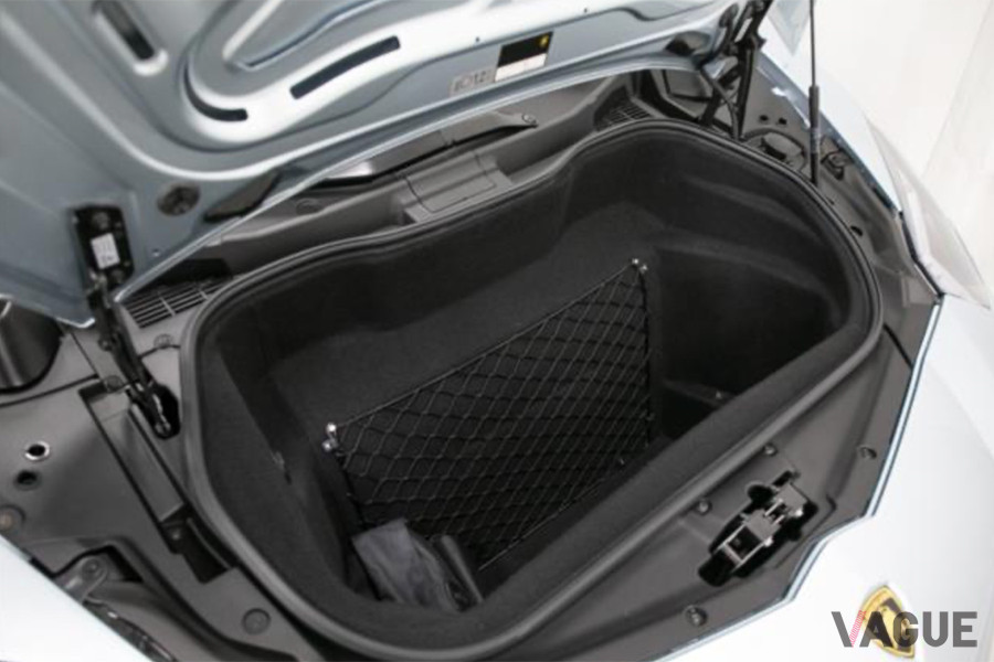 ボストンバッグなどが余裕で収まるラゲッジスペースも完備