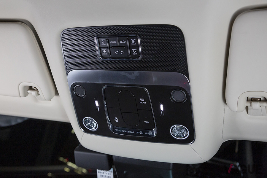 フロントコンパートランプコンソールと、サンルーフコンソール