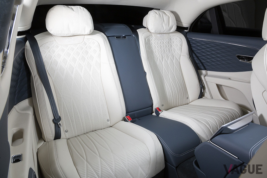 フライングスパーのリアシート