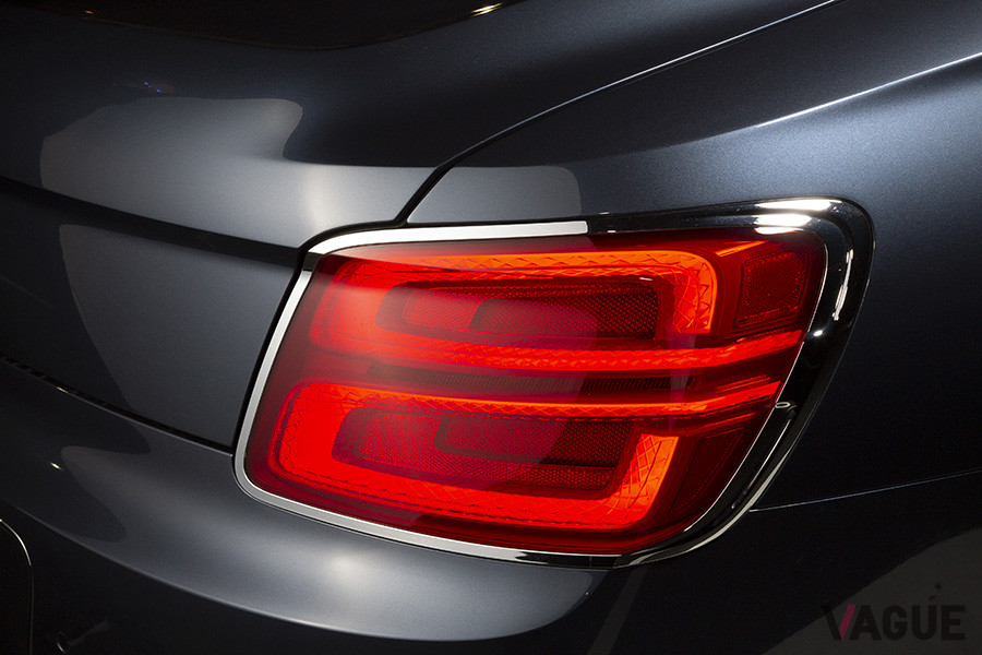 テールライトは「B」の文字をモチーフにしている