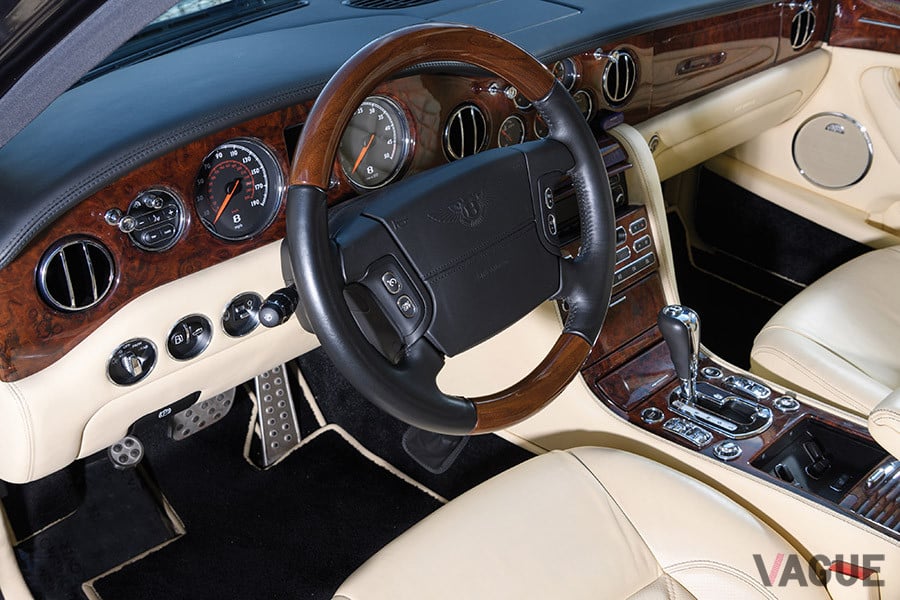 ベントレー・アズール（2009年）(C)2020 Courtesy of RM Sotheby's