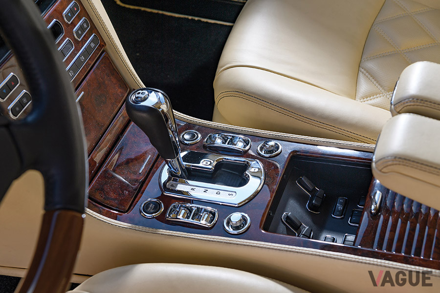 ベントレー・アズール（2009年）(C)2020 Courtesy of RM Sotheby's