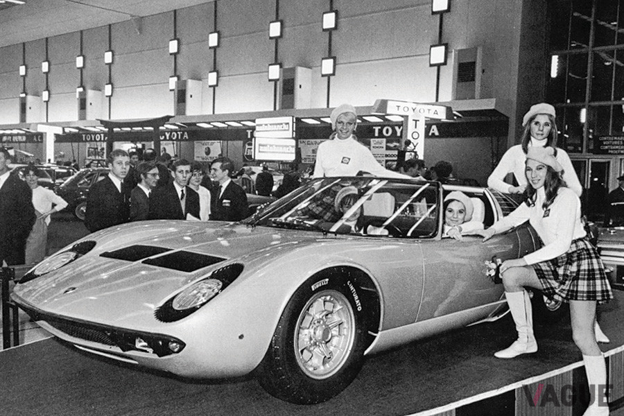 1968年のブリュッセル・ショーのベルトーネ社ブースでの様子