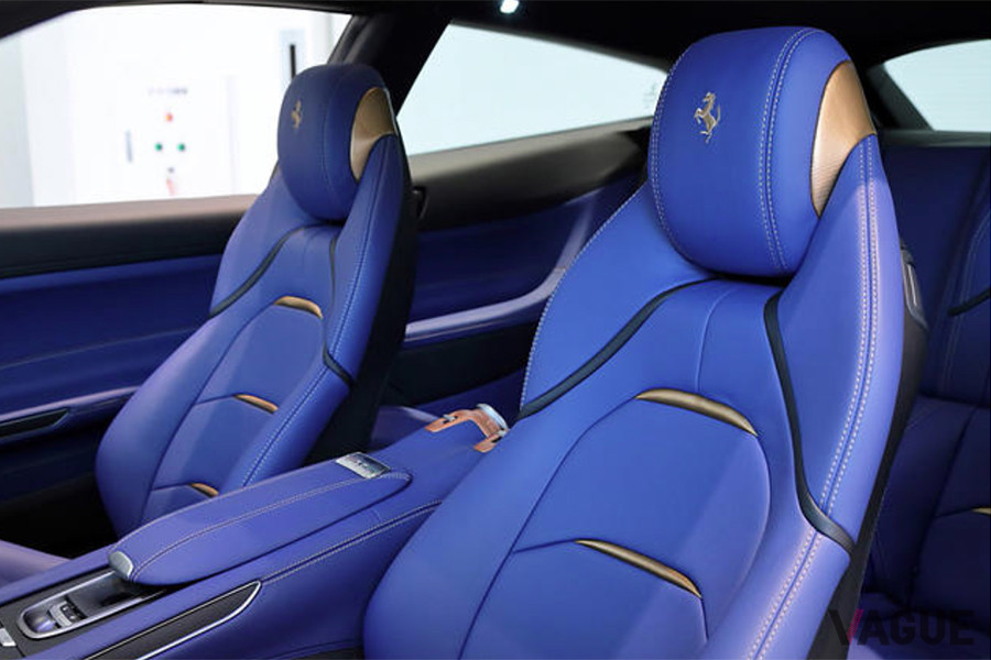 差し色のゴールドが美しいコントラストを見せるシート