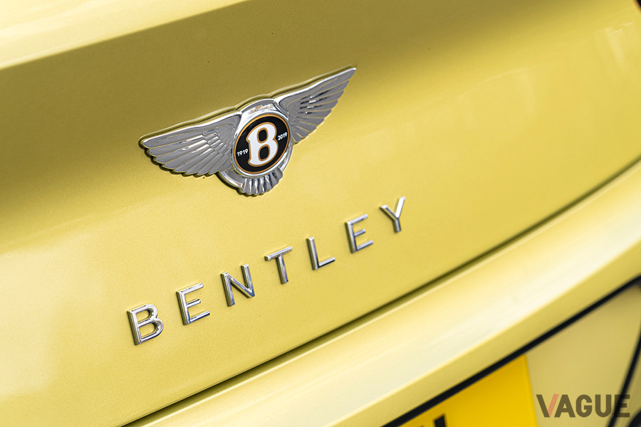 試乗車はプリプロダクト。その証拠に2019年の創業100周年を記念したエンブレムが装着されていた