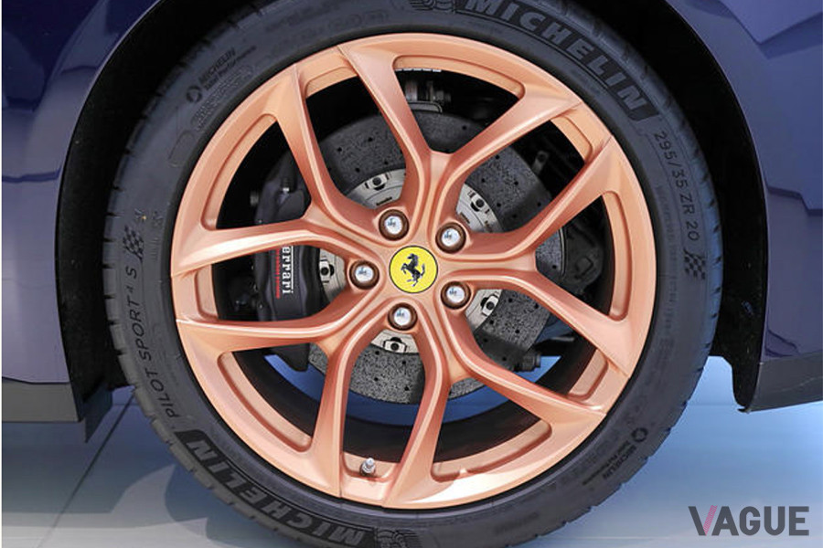 テーラーメイドでカラーリングされたホイール