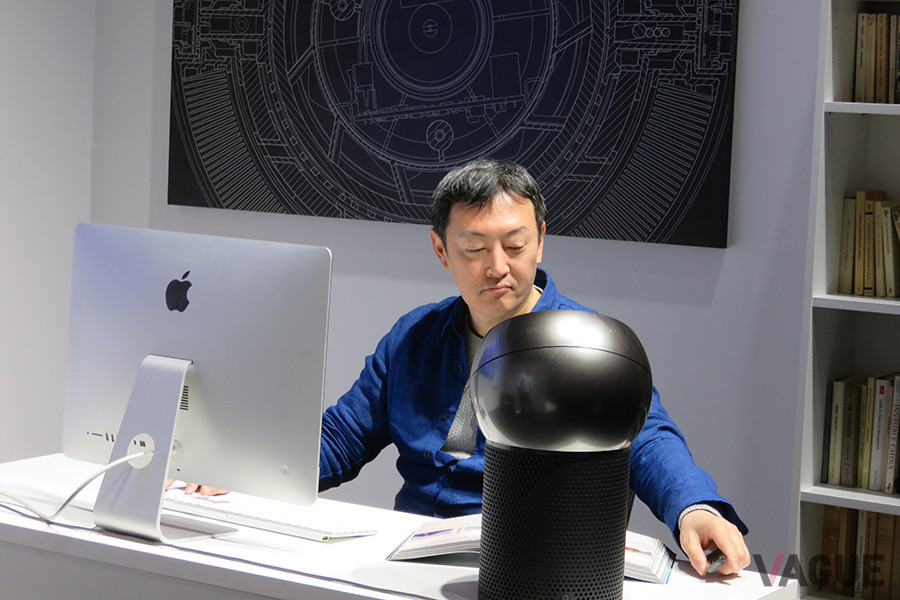 仕事中はPC横に置いて、クリーンな空気を