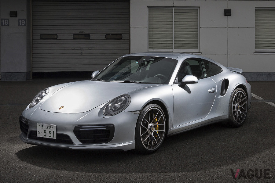 試乗車は、トランスミッションは7速PDK、カーボンブレーキを装着