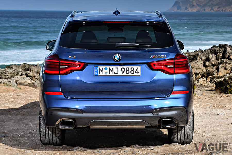 BMW X3の真後ろ