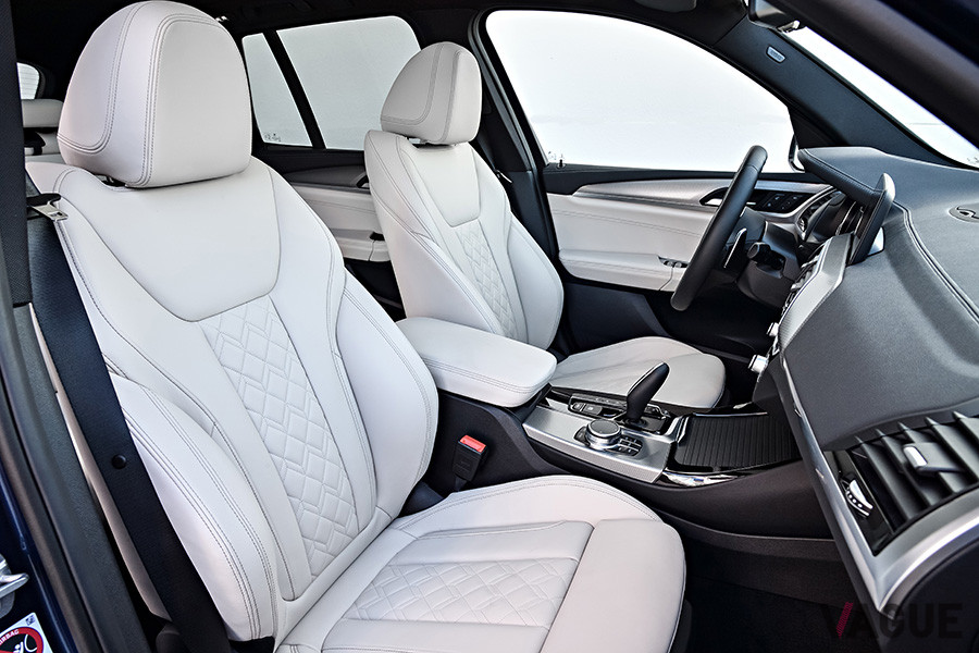 BMW X3のフロントシート