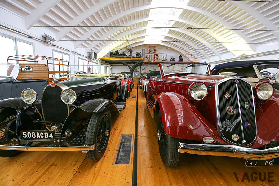 Bugatti TYPE 40：1926（左）とAlfa Romeo 2300：1934（右）
