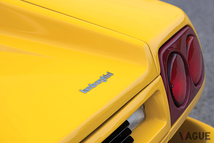 1991年モデル以降ではテールのリバースランプとバックフォグの位置関係が左右逆になっている（C）2020 Courtesy of RM Sotheby's