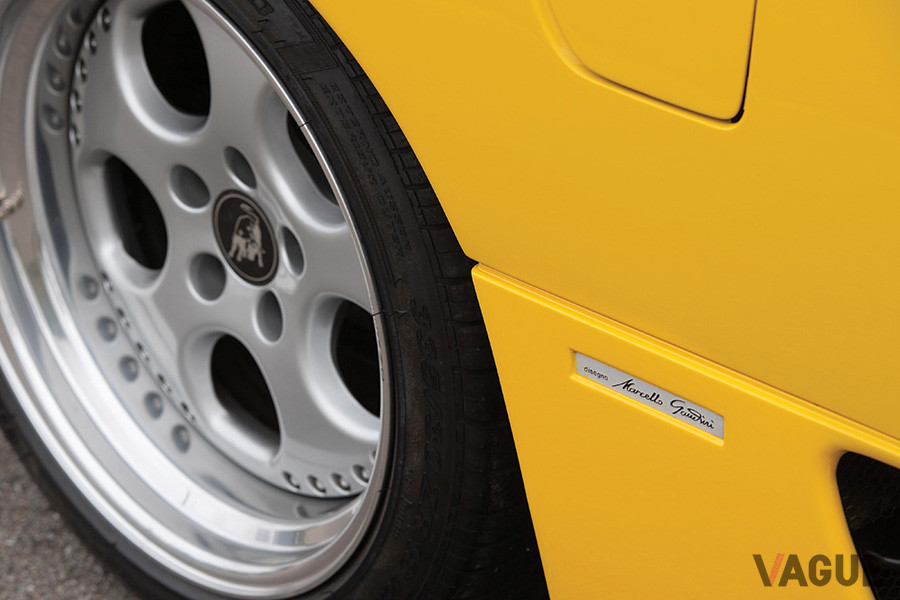 マルチェロ・ガンディーニのサインが入る（C）2020 Courtesy of RM Sotheby's