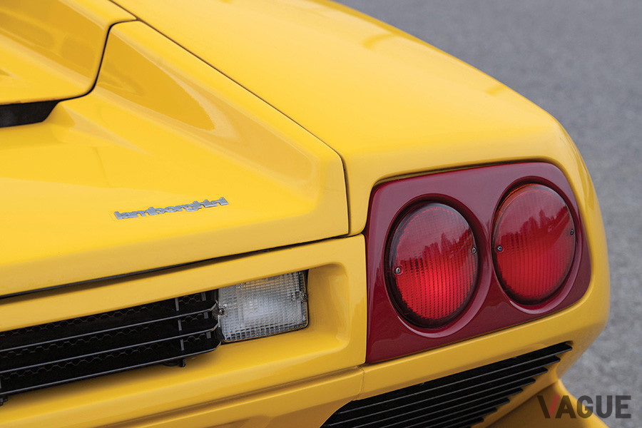 デビュー当時そのままに右にリバースランプを備える（C）2020 Courtesy of RM Sotheby's