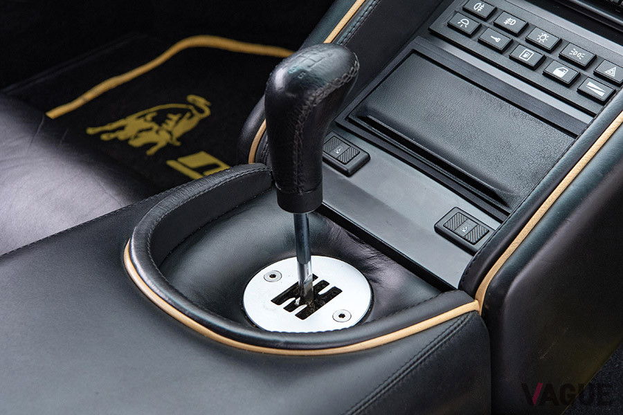 トランスミッションは5速MTだ（C）2020 Courtesy of RM Sotheby's
