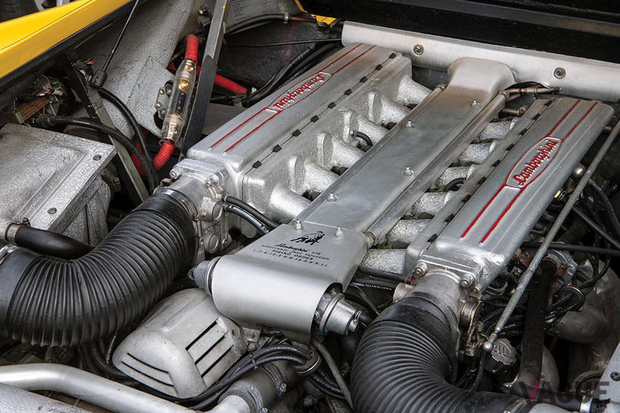 5.7リッターのV型12気筒エンジンは、492psを発揮（C）2020 Courtesy of RM Sotheby's