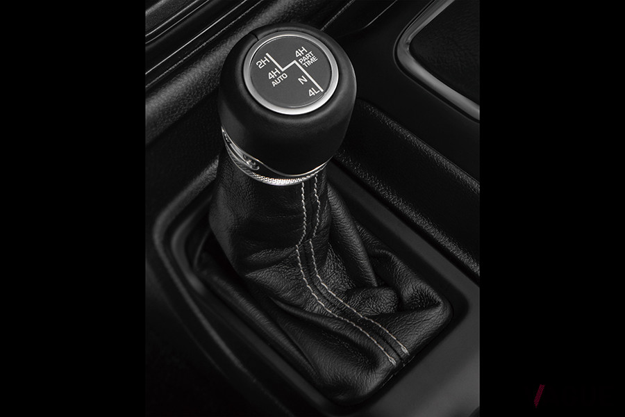 セレクトラックフルタイム 4×4システム