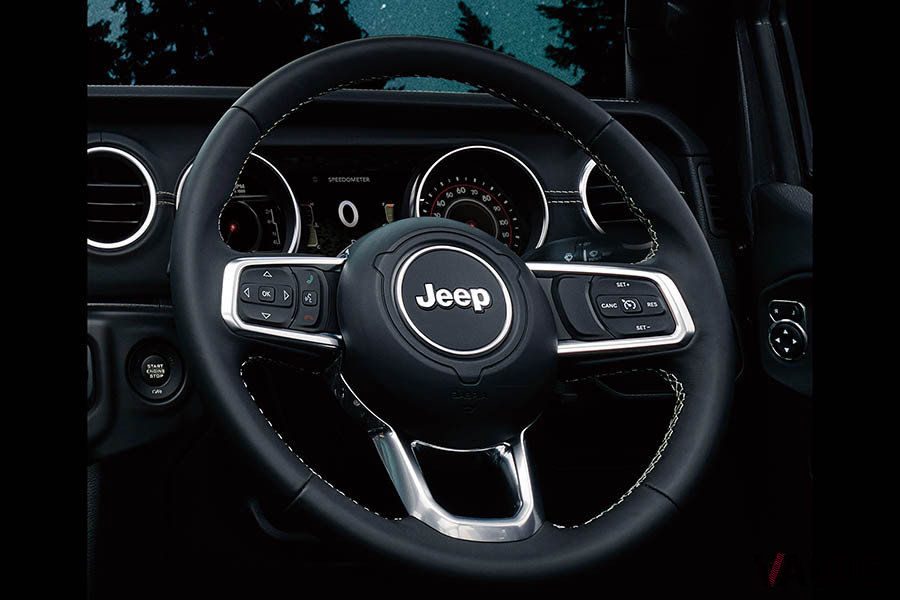 ヒーテッドステアリングホイールを装備