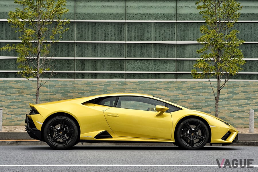 ランボルギーニHuracán EVO RWDのスリーサイズは、全長4520mm×全幅1933mm×全高1165mm