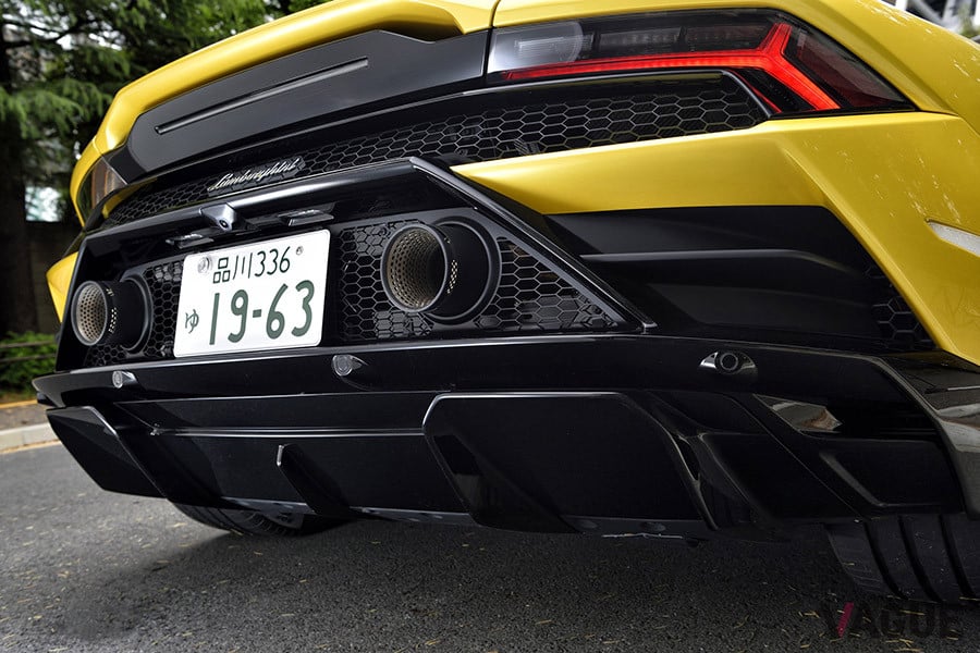 リア下部のディフューザーは、Huracán EVO RWD用に新設計された