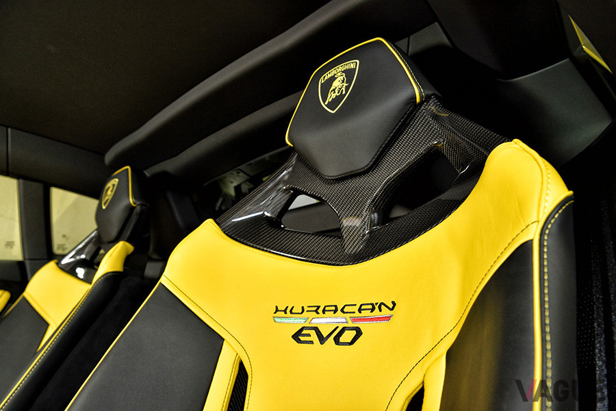 スポーツシートは、スタンダードサイズとスモールサイズの2種類がある