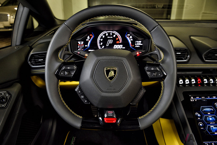 ステアリングホイールの6時の位置にあるANIMAスイッチ