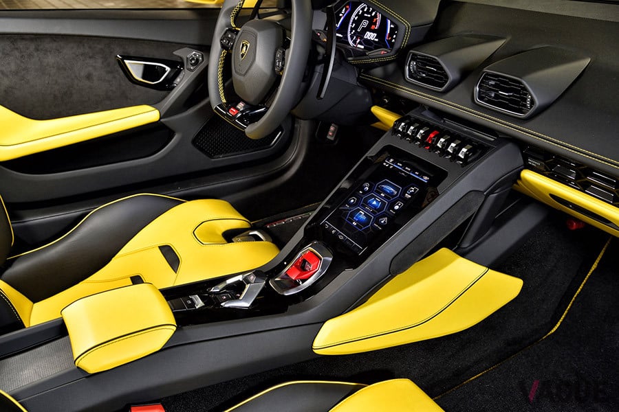 センターコンソールには一体型の8.4インチタッチスクリーンが搭載される