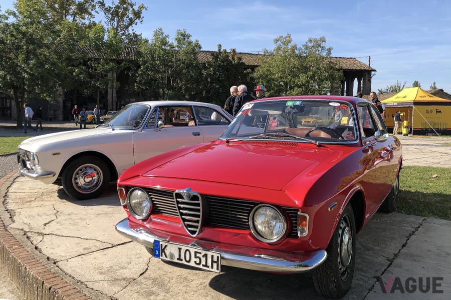 ドイツ・ケルンから自走で参加した65年式ジュリア・スプリントGT。フロントウィンドウ上部には旧運輸省の車検ステッカーが