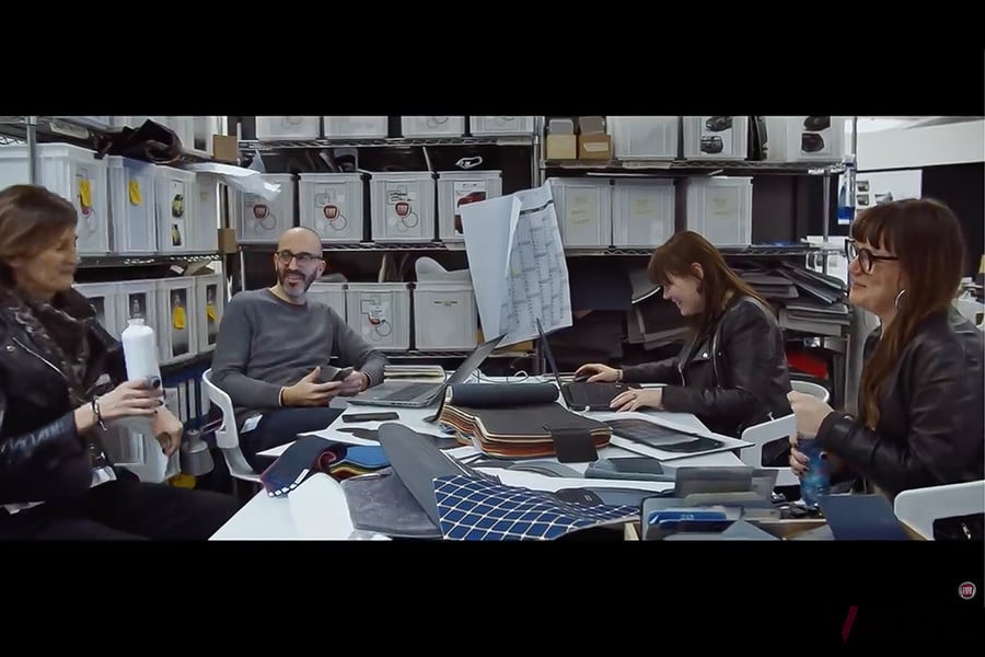 ジョルジオ・アルマーニ：500 Giorgio Armaniを製作している様子