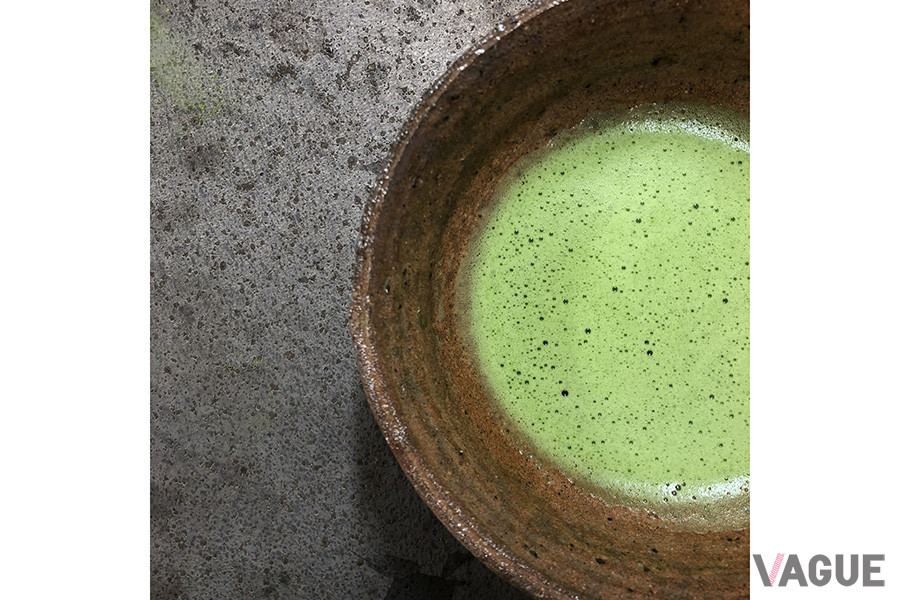 抹茶ラテなどにしてもおいしいが、まずは、薄茶を点て最高の香りを楽しみたい