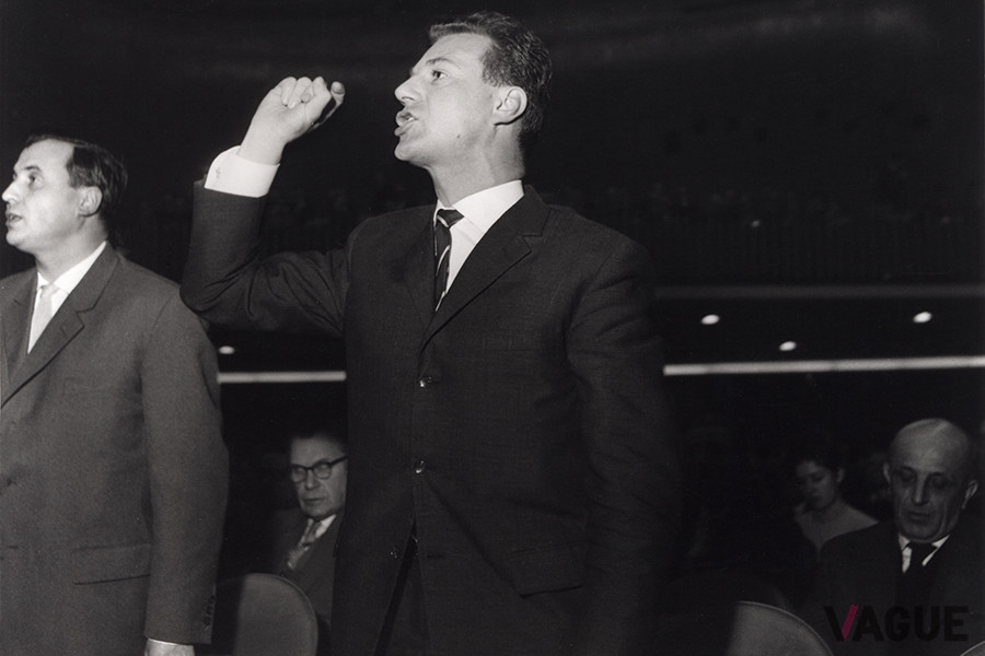 1959年の株主総会で発言する株主