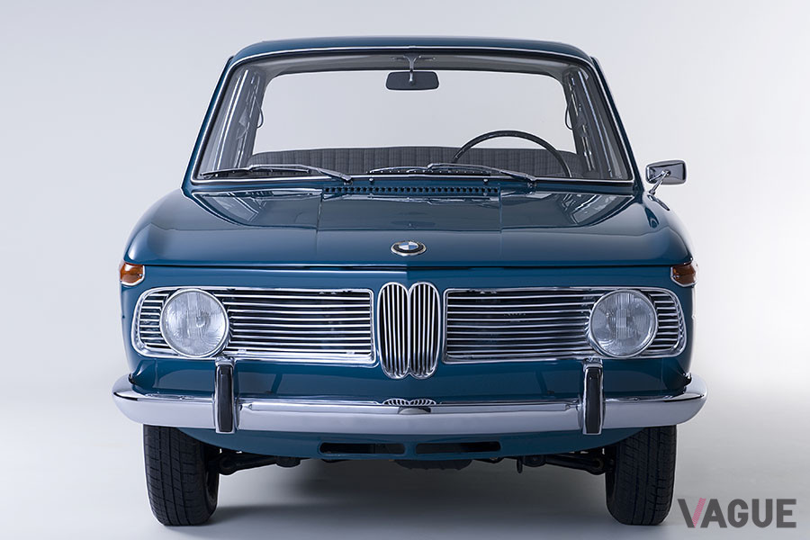 1961年に登場したBMW「1500」。これがヒットし、BMWは倒産の危機を免れた。ノイエ・クラッセ（新しいクラス）という社内での呼称がそのままこのモデルの愛称になった