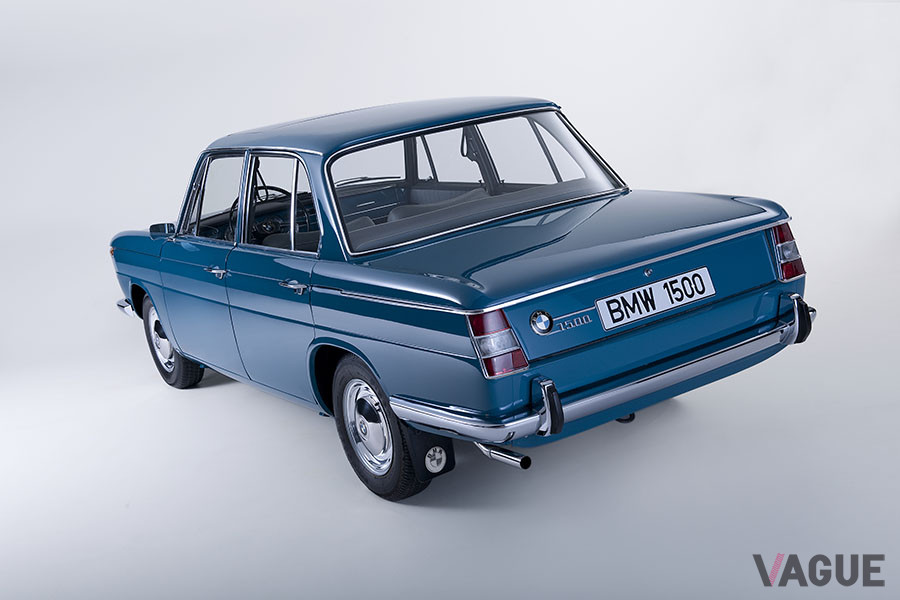 1961年に登場したBMW「1500」。これがヒットし、BMWは倒産の危機を免れた。ノイエ・クラッセ（新しいクラス）という社内での呼称がそのままこのモデルの愛称になった