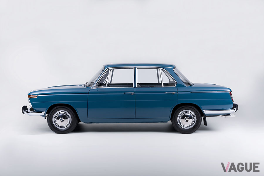 1961年に登場したBMW「1500」。これがヒットし、BMWは倒産の危機を免れた。ノイエ・クラッセ（新しいクラス）という社内での呼称がそのままこのモデルの愛称になった