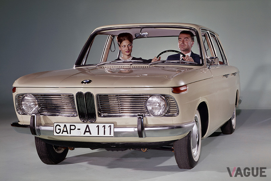 1961年に登場したBMW「1500」。これがヒットし、BMWは倒産の危機を免れた。ノイエ・クラッセ（新しいクラス）という社内での呼称がそのままこのモデルの愛称になった