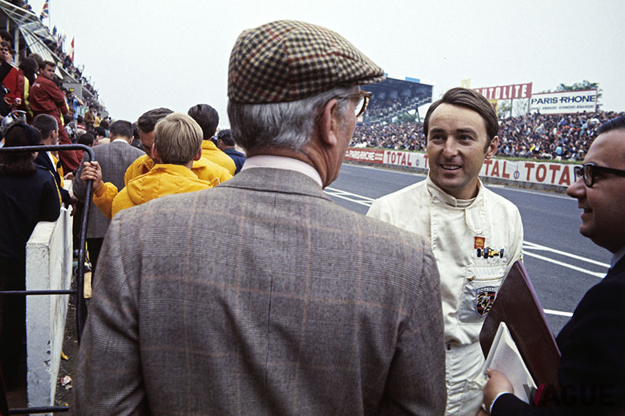 1970年、ル・マン24時間でのジェラール・ラルース（右）。帽子を被っているのはフシュケ・フォン・ハンシュタイン